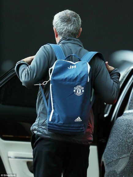 Mourinho_carried_a_blue_backpack